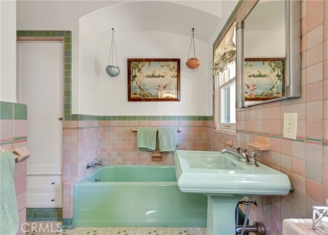 Detail Gallery Image 15 of 53 For 11572 Cielo Pl, North Tustin,  CA 92705 - 4 Beds | 3/1 Baths