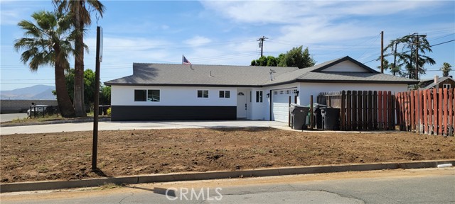 Detail Gallery Image 3 of 19 For 3355 Debbie Ln, Riverside,  CA 92501 - 4 Beds | 2 Baths