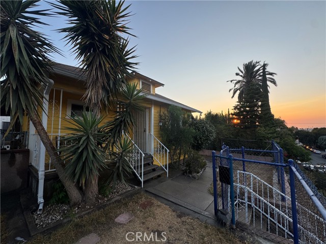 3040 Boulder Street, Los Angeles CA: https://media.crmls.org/medias/5186e383-2e23-4e7b-bd9c-da8bd1cad95d.jpg