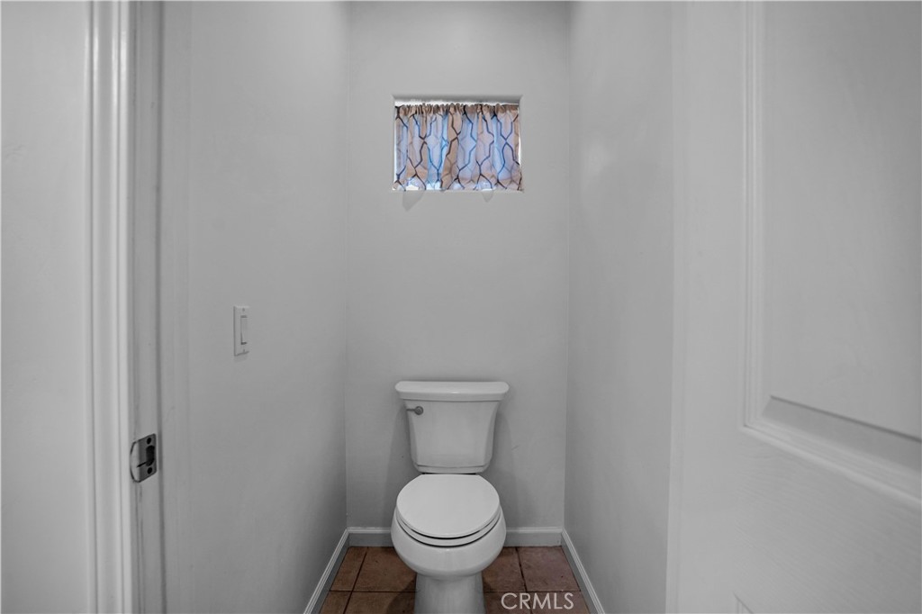 https://media.crmls.org/medias/5187dc09-e923-4917-b01c-e3dd2f0c002a.jpg?preset=X-Large