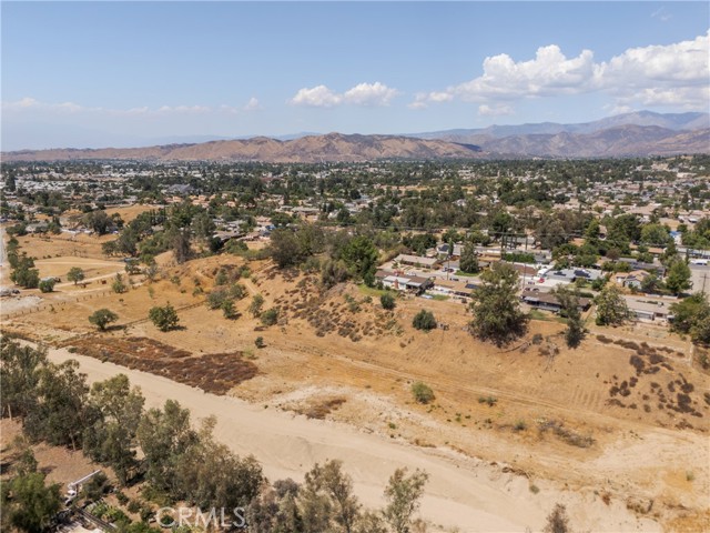 35525 Wildwood Canyon Rd, Yucaipa CA: https://media.crmls.org/medias/5188870b-0658-491c-bb1f-0db7dcdeebaf.jpg