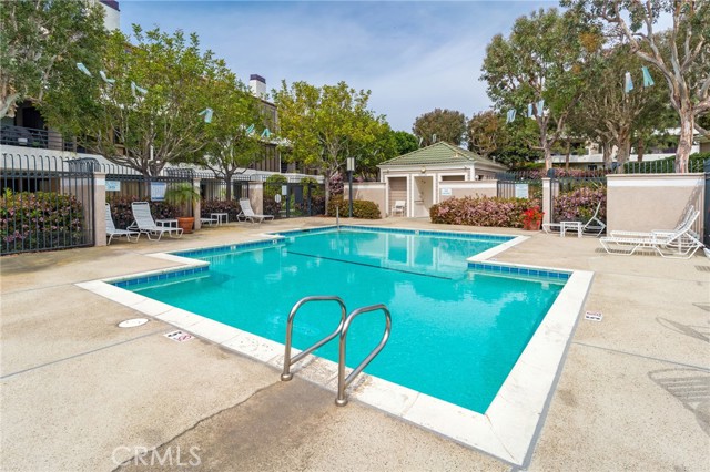 Detail Gallery Image 45 of 59 For 230 Lille Lane #113,  Newport Beach,  CA 92663 - 3 Beds | 3 Baths