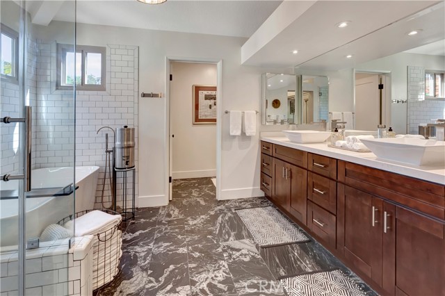 Detail Gallery Image 26 of 37 For 515 Bay Hill Dr, Newport Beach,  CA 92660 - 2 Beds | 2/1 Baths