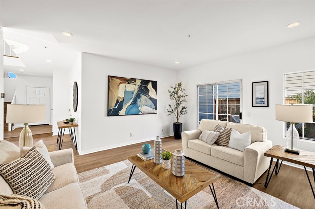 Detail Gallery Image 3 of 28 For 2563 Orange Ave #C,  Costa Mesa,  CA 92627 - 3 Beds | 2/1 Baths