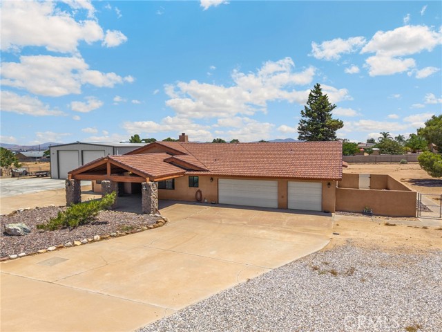 11915 Redwood Avenue, Hesperia CA: https://media.crmls.org/medias/518a9261-ec08-4292-a372-92526ea19a35.jpg