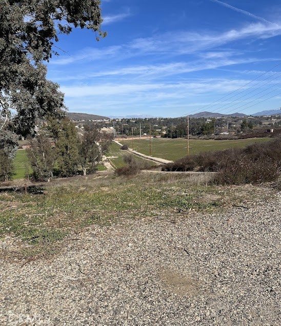 30925 Nicolas Road, Temecula CA: https://media.crmls.org/medias/518b29f9-9a39-4446-adfc-4c1f2fd8ae4f.jpg