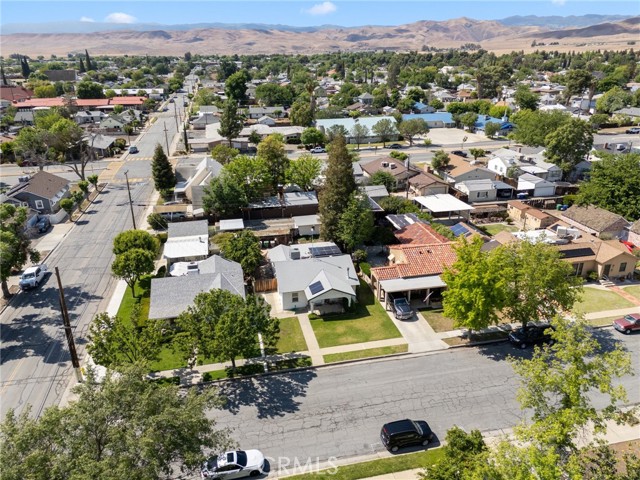 221 College Avenue, Coalinga CA: https://media.crmls.org/medias/518bd807-28b5-4c9f-b312-f9b0f4e96c66.jpg