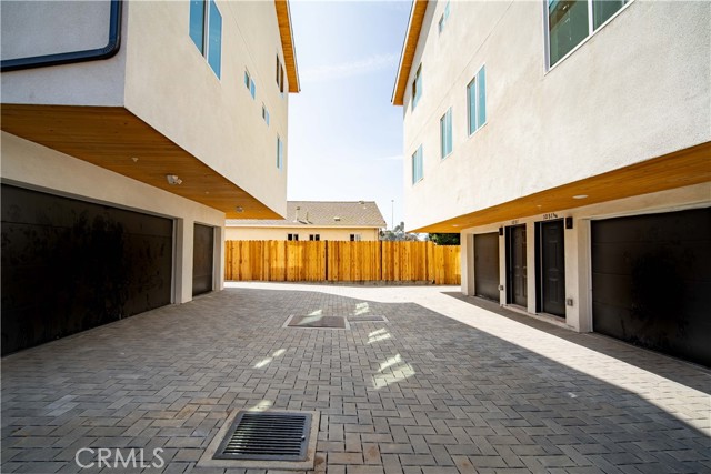 1031 N Cummings Street, Los Angeles CA: https://media.crmls.org/medias/518bde7b-ad64-48a4-8d3f-addbbc1ad577.jpg