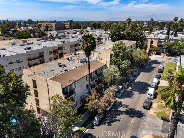 5257 Radford Avenue, Valley Village CA: https://media.crmls.org/medias/518c0374-5619-4bd9-9b83-75d7f1f3ec83.jpg