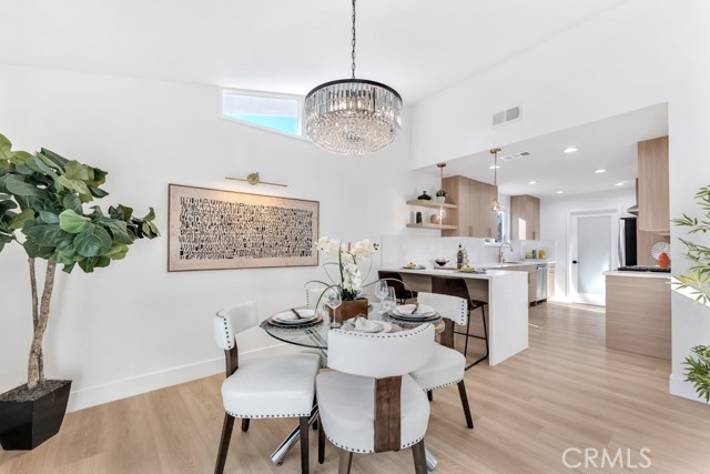 Detail Gallery Image 9 of 41 For 11722 Hayvenhurst, Granada Hills,  CA 91344 - 4 Beds | 3 Baths