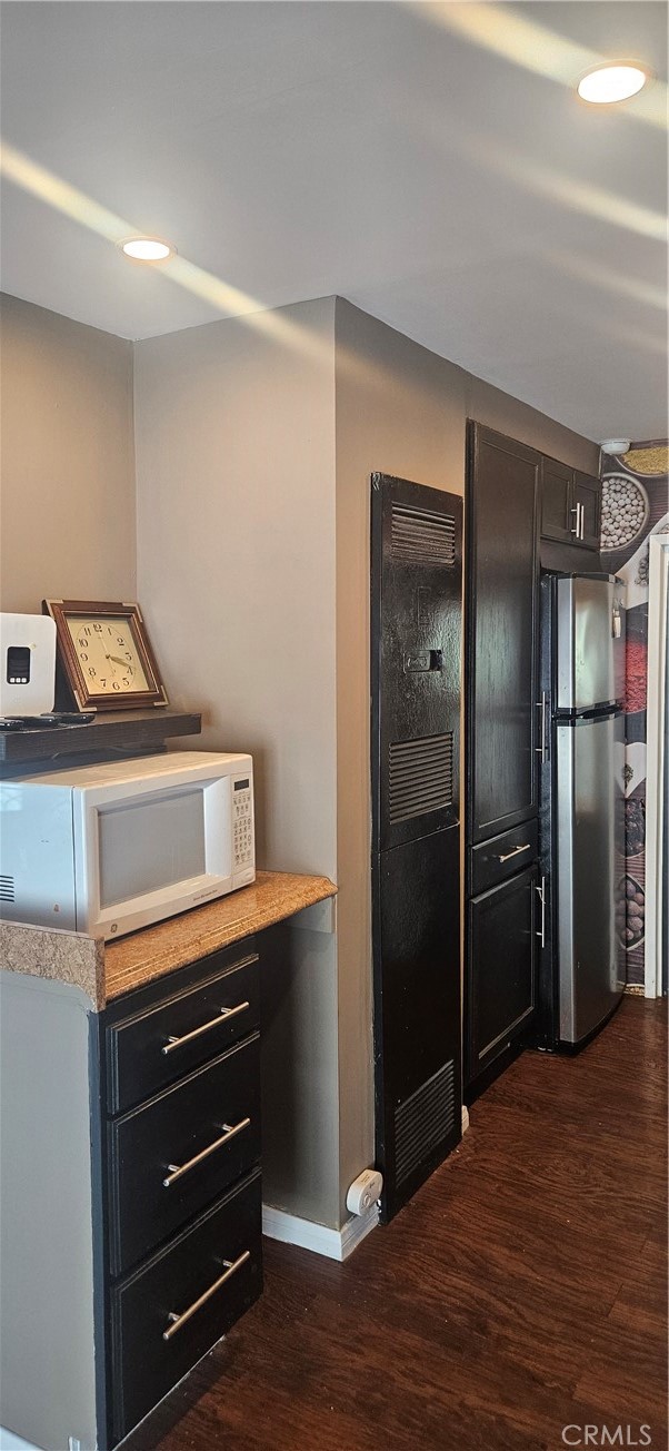 Detail Gallery Image 9 of 29 For 8811 Canoga Ave #120,  Canoga Park,  CA 91304 - 2 Beds | 1 Baths