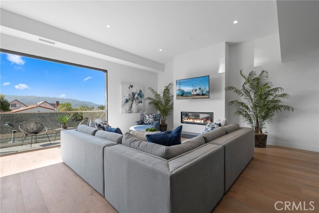928 Juanita Avenue, Redondo Beach, California 90277, 4 Bedrooms Bedrooms, ,1 BathroomBathrooms,Residential,Sold,Juanita,SB21120693