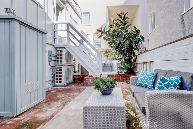 120 36th Place, Manhattan Beach, California 90266, 3 Bedrooms Bedrooms, ,2 BathroomsBathrooms,Residential,Sold,36th,SB23014621