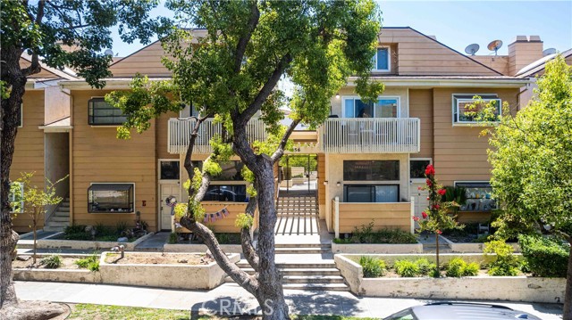 456 E San Jose Avenue, Burbank CA: https://media.crmls.org/medias/518e9055-958f-434a-9e98-08d4d301dbb7.jpg