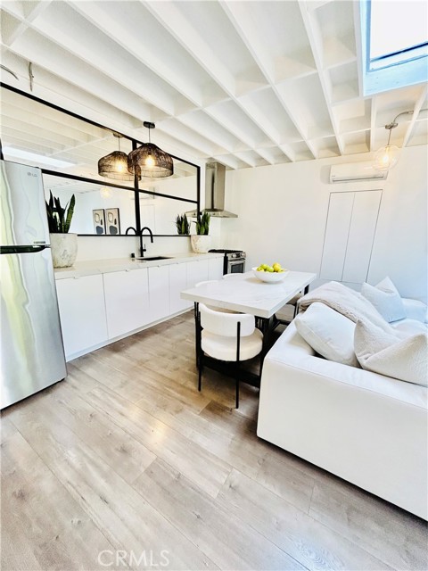 5437 Ventura Canyon Avenue, Sherman Oaks CA: https://media.crmls.org/medias/518edbee-2751-4536-9e7f-f67e8de673a4.jpg