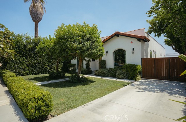 5142 Brynhurst Avenue, Los Angeles CA: https://media.crmls.org/medias/518ef84f-95f9-4bbc-8fd0-767aad1f8957.jpg