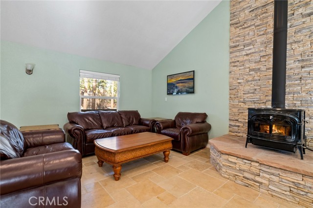 Detail Gallery Image 10 of 34 For 301 Shakespeare Ln, Big Bear City,  CA 92314 - 3 Beds | 2 Baths