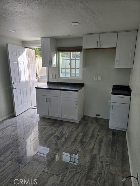 Detail Gallery Image 6 of 16 For 12049 California, Yucaipa,  CA 92399 - 2 Beds | 1/1 Baths