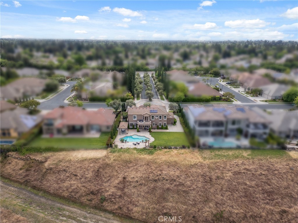https://media.crmls.org/medias/5190ebc6-38e1-467d-81de-6cadfa3092b9.jpg?preset=X-Large