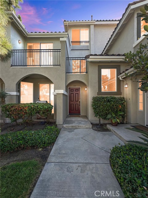 1505 elk grove, Irvine CA: https://media.crmls.org/medias/519169af-4849-4b7e-a09a-942feb849858.jpg
