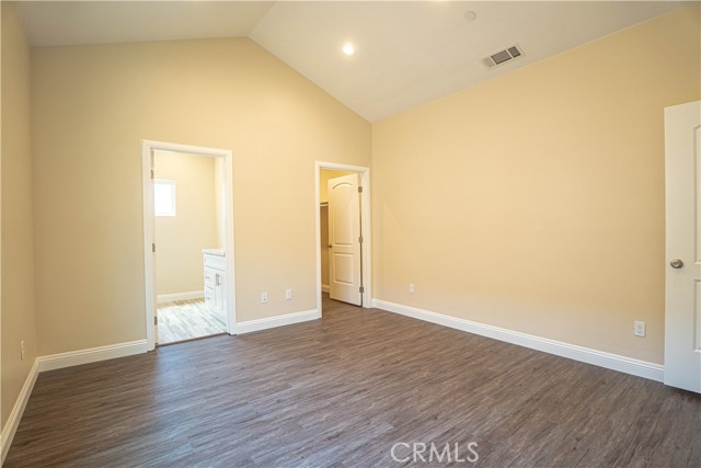 9246 Cedros Avenue, Panorama City CA: https://media.crmls.org/medias/5191df16-1b40-4167-82ca-2e5afedf7695.jpg