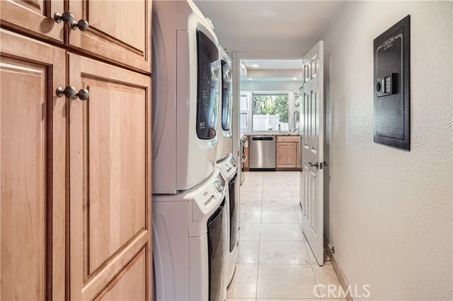 Detail Gallery Image 30 of 48 For 4048 Mistral Dr, Huntington Beach,  CA 92649 - 4 Beds | 2/1 Baths