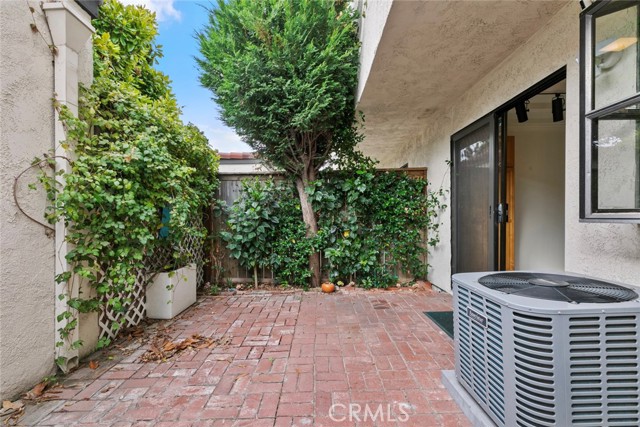 Detail Gallery Image 17 of 46 For 1102 San Juan St #B,  Tustin,  CA 92780 - 2 Beds | 2/1 Baths