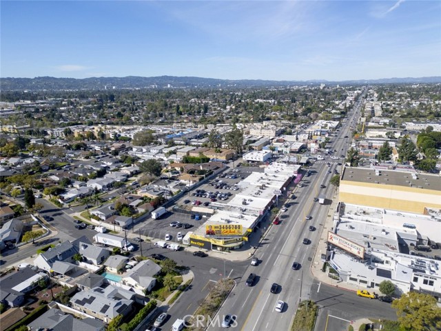 12816 Victory Boulevard, Valley Glen CA: https://media.crmls.org/medias/51929e60-dd4f-450a-818e-97b29a00edcf.jpg