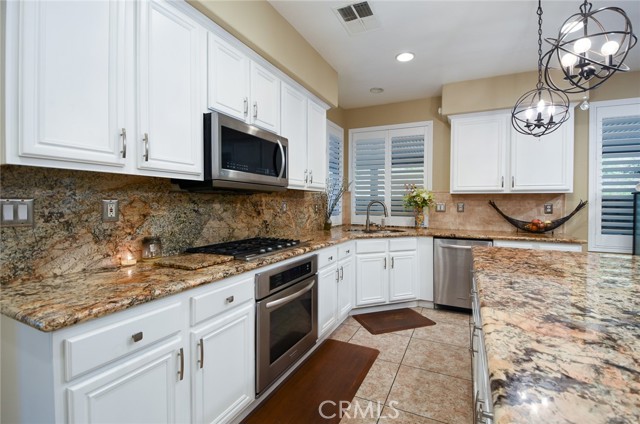 Detail Gallery Image 9 of 46 For 8004 Palm View Ln, Riverside,  CA 92508 - 6 Beds | 4/1 Baths