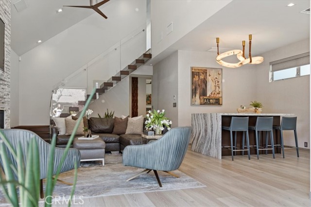 29 W Neapolitan Lane, Long Beach CA: https://media.crmls.org/medias/5192dcd5-08e2-45d0-ad63-35cf10a78e50.jpg