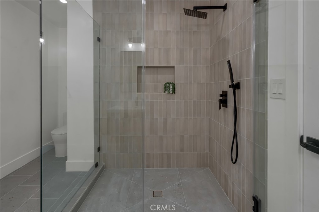 https://media.crmls.org/medias/5192e868-4796-4990-99cf-113f92c086f5.jpg?preset=X-Large