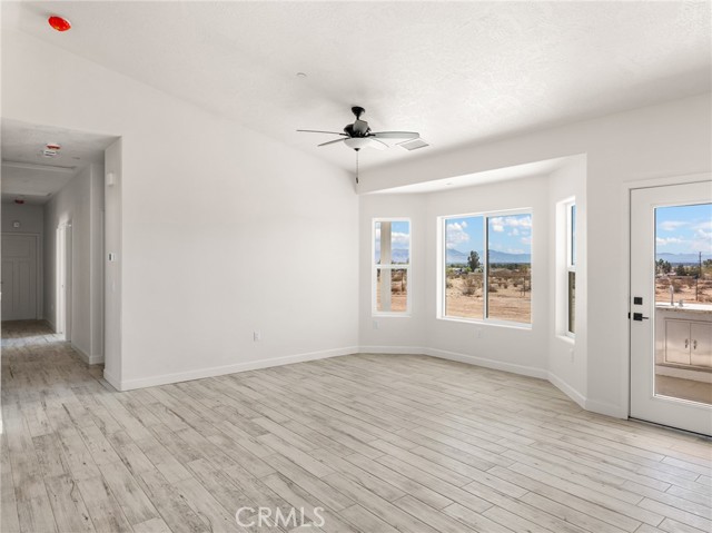 16944 Pauhaska Road, Apple Valley CA: https://media.crmls.org/medias/5193076d-d204-4148-a764-663984494513.jpg
