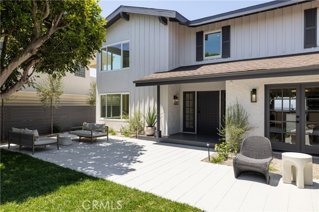 303 E Avenida Cordoba, San Clemente CA: https://media.crmls.org/medias/51932d5a-7dc8-4bee-809e-1e810887a752.jpg