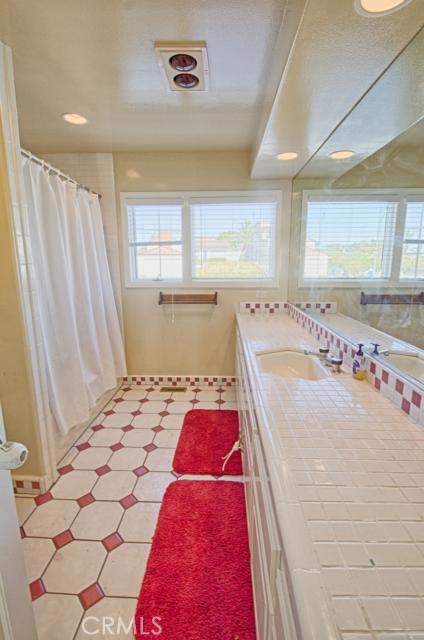 304 Avenue E, Redondo Beach, California 90277, 6 Bedrooms Bedrooms, ,4 BathroomsBathrooms,Residential,Sold,Avenue E,SB13009871