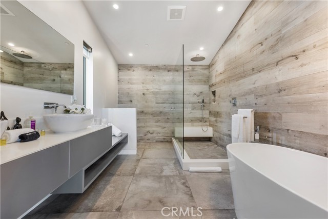 Detail Gallery Image 23 of 47 For 18296 Karen Dr, Tarzana,  CA 91356 - 5 Beds | 6 Baths