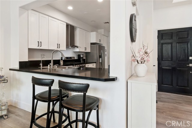 Detail Gallery Image 6 of 43 For 4827 Matteo, Oak Park,  CA 91377 - 3 Beds | 3 Baths