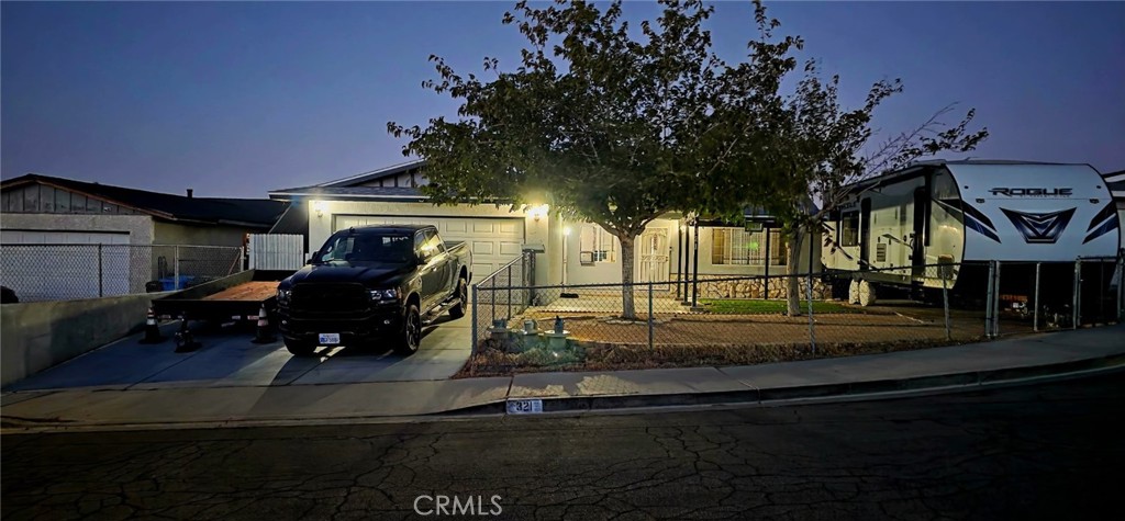 https://media.crmls.org/medias/51955d9b-6f78-4850-8923-758d68dd6621.jpg?preset=X-Large