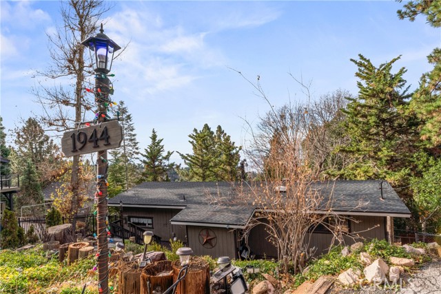 1944 Willow, Running Springs CA: https://media.crmls.org/medias/5195c344-7935-4510-9916-e2ee5624ad72.jpg