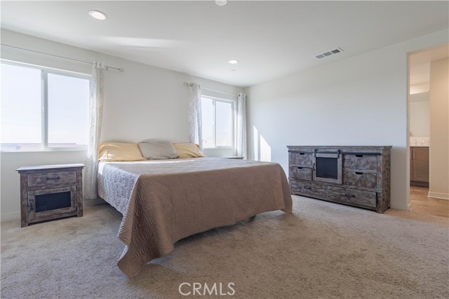 Detail Gallery Image 16 of 27 For 15755 Parry Peak Dr, Fontana,  CA 92336 - 6 Beds | 3/1 Baths