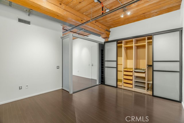 Detail Gallery Image 7 of 21 For 530 S Hewitt, Los Angeles,  CA 90013 - 2 Beds | 2 Baths