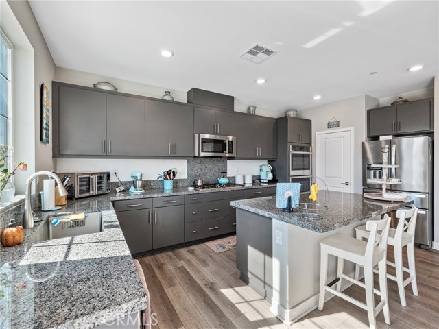 Detail Gallery Image 17 of 47 For 571 Tucker, Rialto,  CA 92377 - 4 Beds | 3 Baths