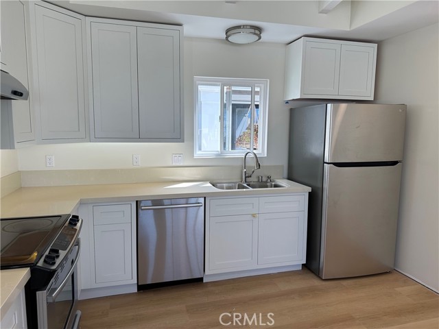 212 Marine Avenue, Manhattan Beach CA: https://media.crmls.org/medias/51974ac6-9ac4-4f93-bae7-6b0620c0341d.jpg