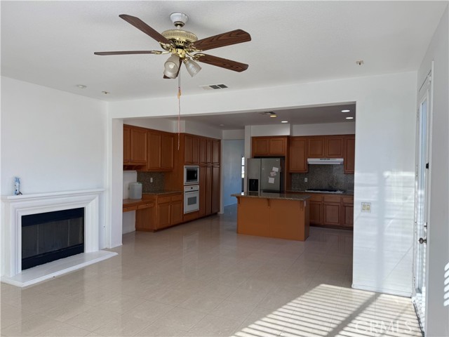 Detail Gallery Image 9 of 15 For 1147 Glenwood Ct, San Bernardino,  CA 92407 - 4 Beds | 2 Baths