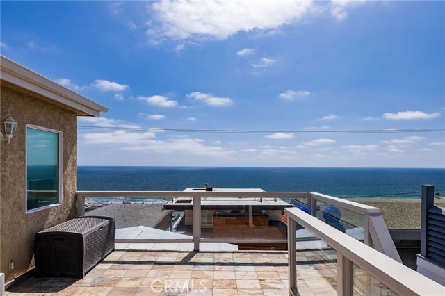 319 26th Place, Manhattan Beach, California 90266, 3 Bedrooms Bedrooms, ,2 BathroomsBathrooms,Residential,Sold,26th,SB22115573