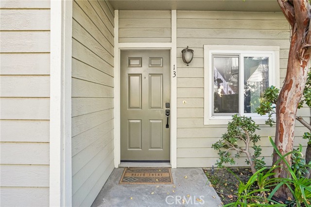 Detail Gallery Image 4 of 24 For 11377 Osborne Pl #13,  Sylmar,  CA 91342 - 2 Beds | 2/1 Baths