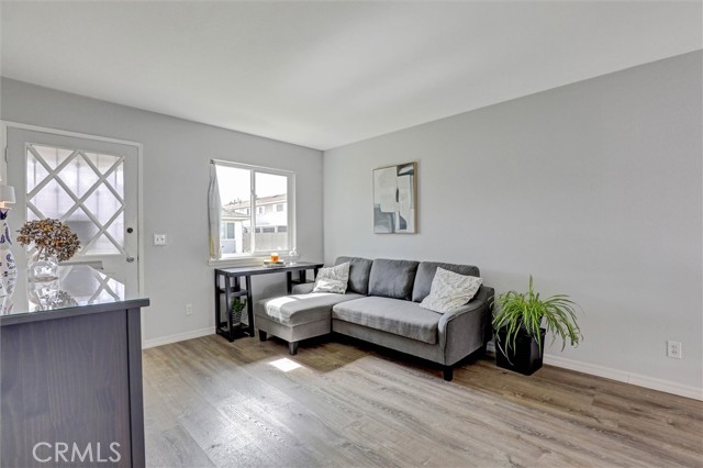 Detail Gallery Image 4 of 18 For 10210 Holburn, Huntington Beach,  CA 92646 - 1 Beds | 1 Baths