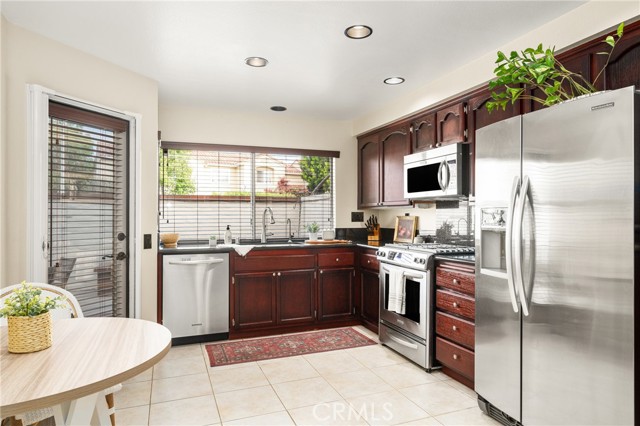 Detail Gallery Image 14 of 38 For 2527 Avenita Alpera, Tustin,  CA 92782 - 2 Beds | 2/1 Baths