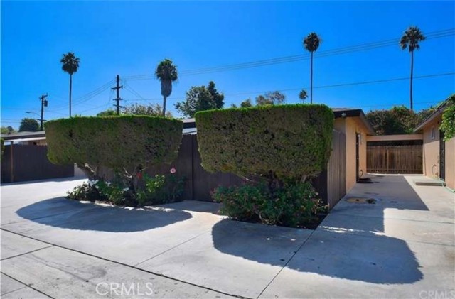 Detail Gallery Image 2 of 6 For 2077 Wallace Ave, Costa Mesa,  CA 92627 - 2 Beds | 1 Baths