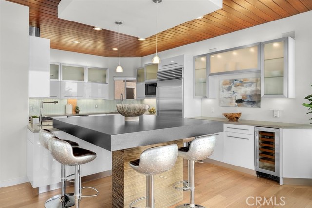 36 15th Street, Hermosa Beach CA: https://media.crmls.org/medias/519a256f-b2e1-42ad-8c71-690385d260e6.jpg