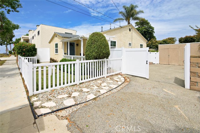 707 Garnet Street, Redondo Beach, California 90277, 2 Bedrooms Bedrooms, ,1 BathroomBathrooms,Residential,Sold,Garnet,SB23146196